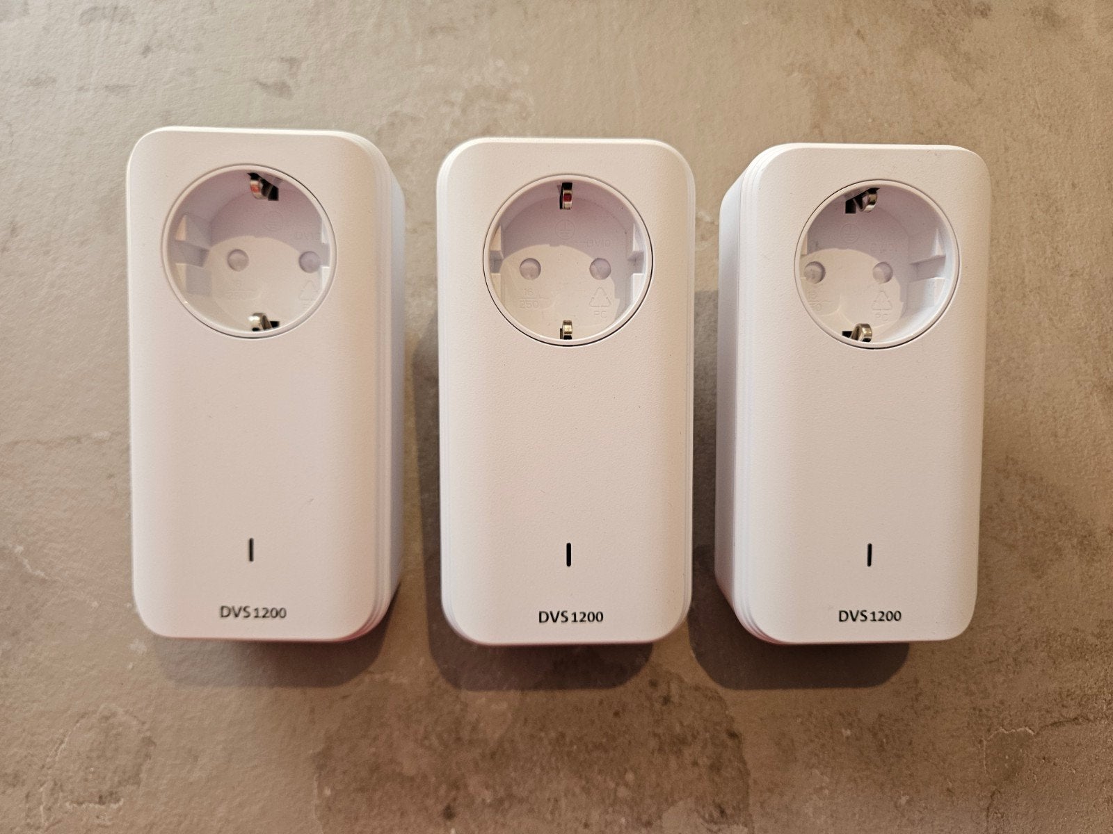 3x DVS 1200 WiFi Versterkers - Powerline Adapters, Ophalen of Verzenden, Zo goed als nieuw, DVS