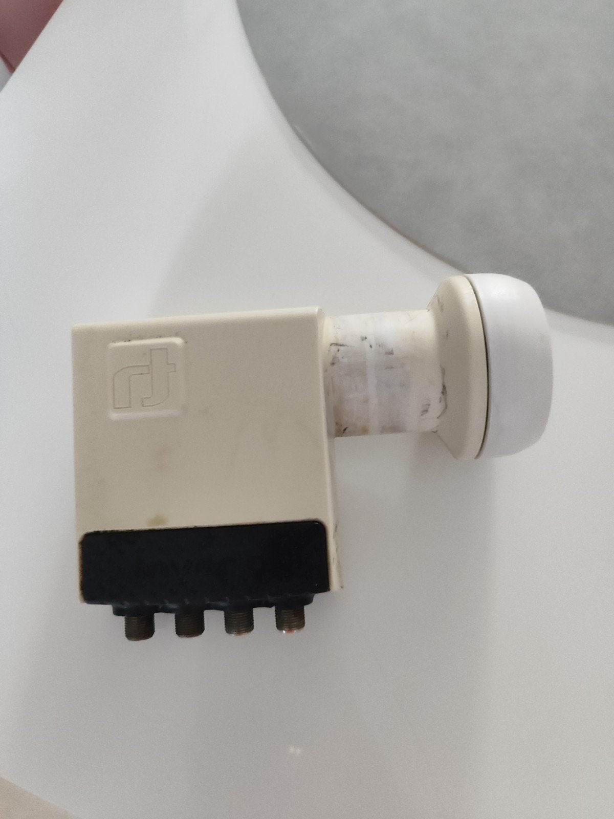 Gebruikte LNB voor schotelantenne, Audio, Tv en Foto, Ophalen, Gebruikt, (Schotel)antenne-accessoires, Overige merken
