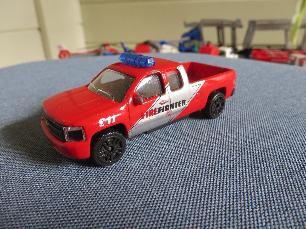 Majorette Chevrolet Silverado Brandweer Fire Fighter, Hobby en Vrije tijd, Modelauto's | Overige schalen, Ophalen of Verzenden