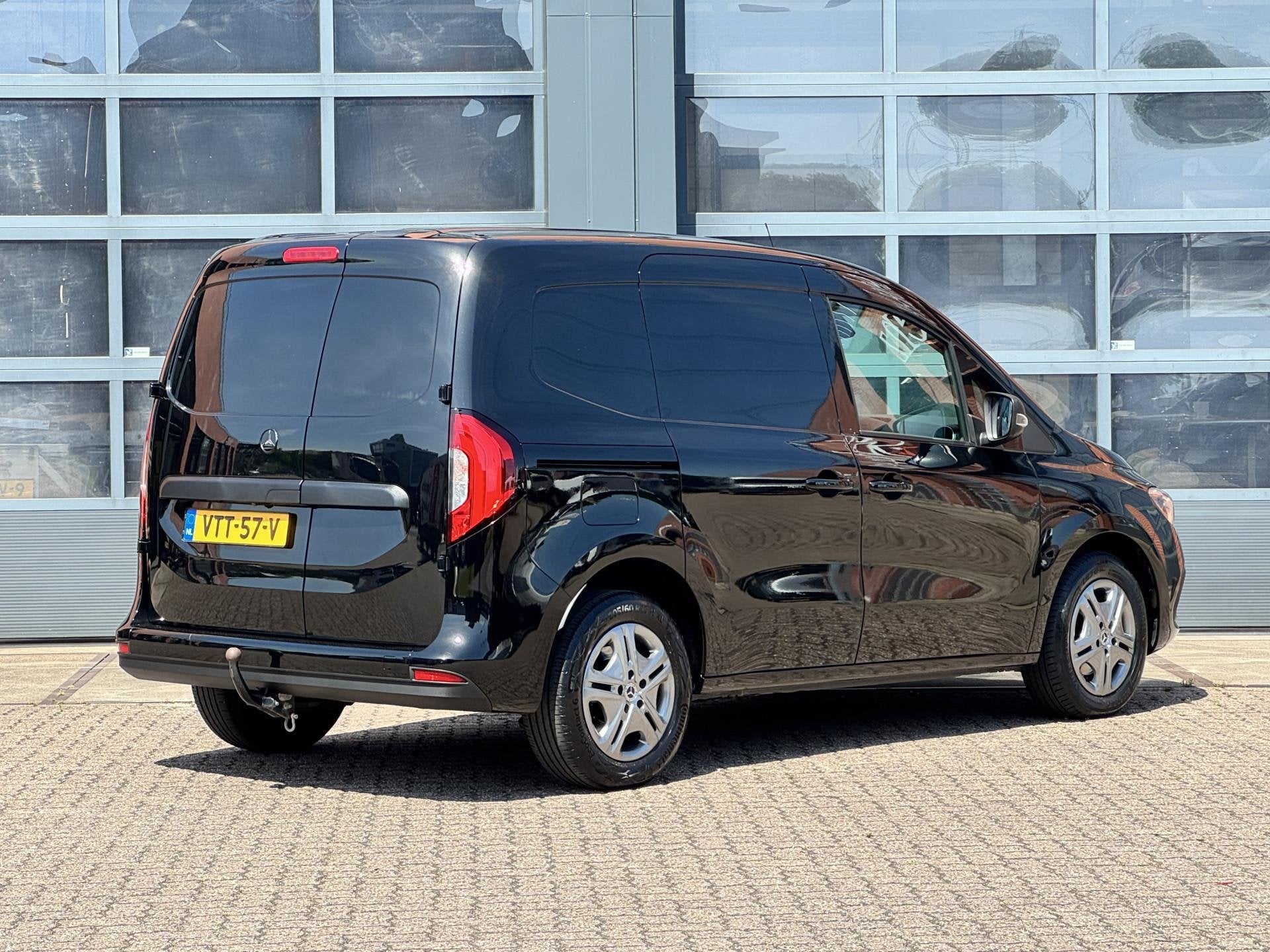 Mercedes-Benz Citan 112 L1 Pro | Trekhaak | Cruise | Camera, Auto's, Bestelauto's, Stof, 4 cilinders, 116 pk, Zwart
