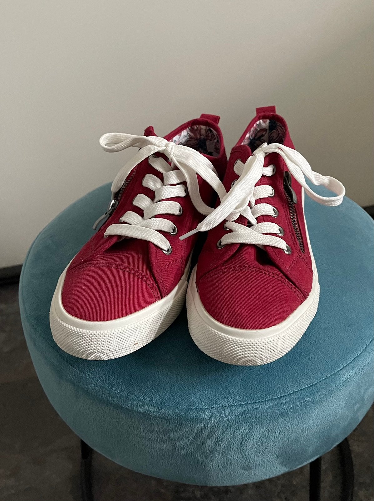 Gympen maat 37, Ophalen of Verzenden, Zo goed als nieuw, Rood, Sneakers of Gympen