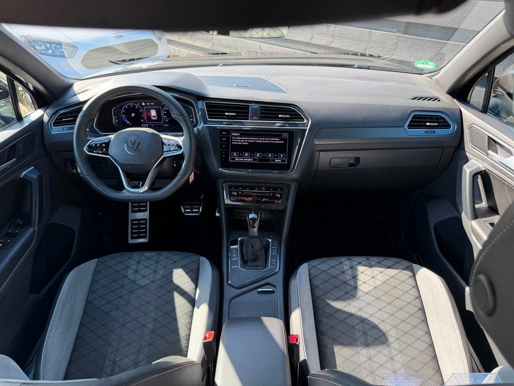 Volkswagen Tiguan 1.5 TSI R-Line ACC I Lane-Assist I Virtual, Auto's, Volkswagen, 15 km/l, Zwart, 4 cilinders, Zwart