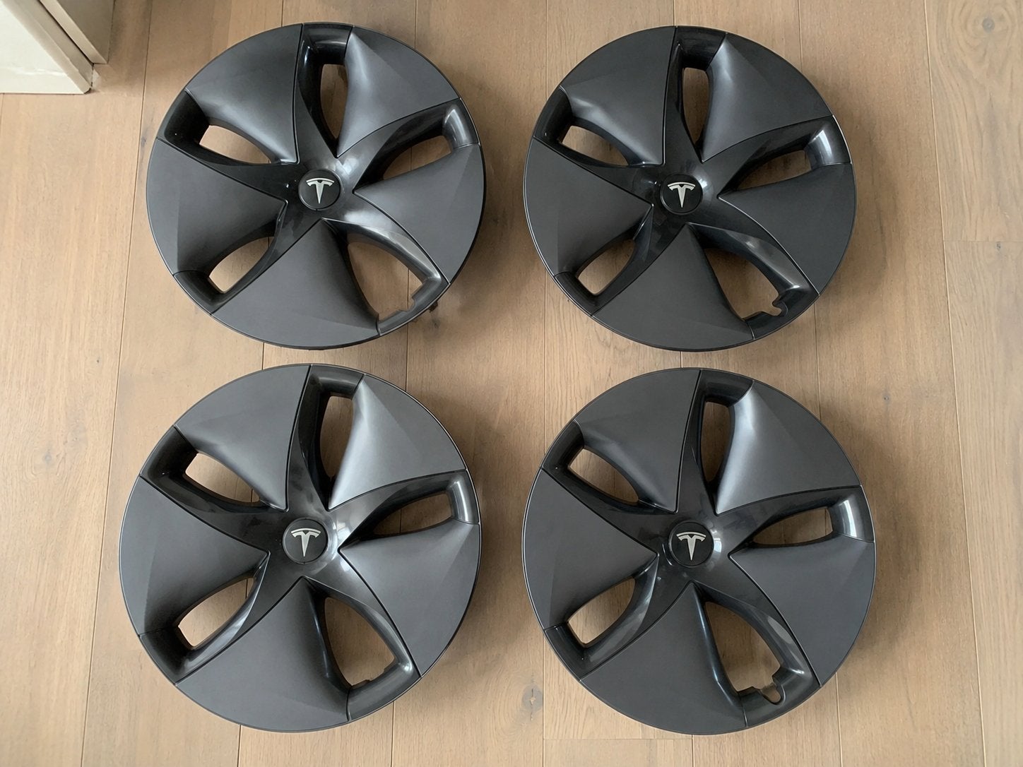 Tesla Model 3 2019 wieldoppen (set van 4), Ophalen, Gebruikt