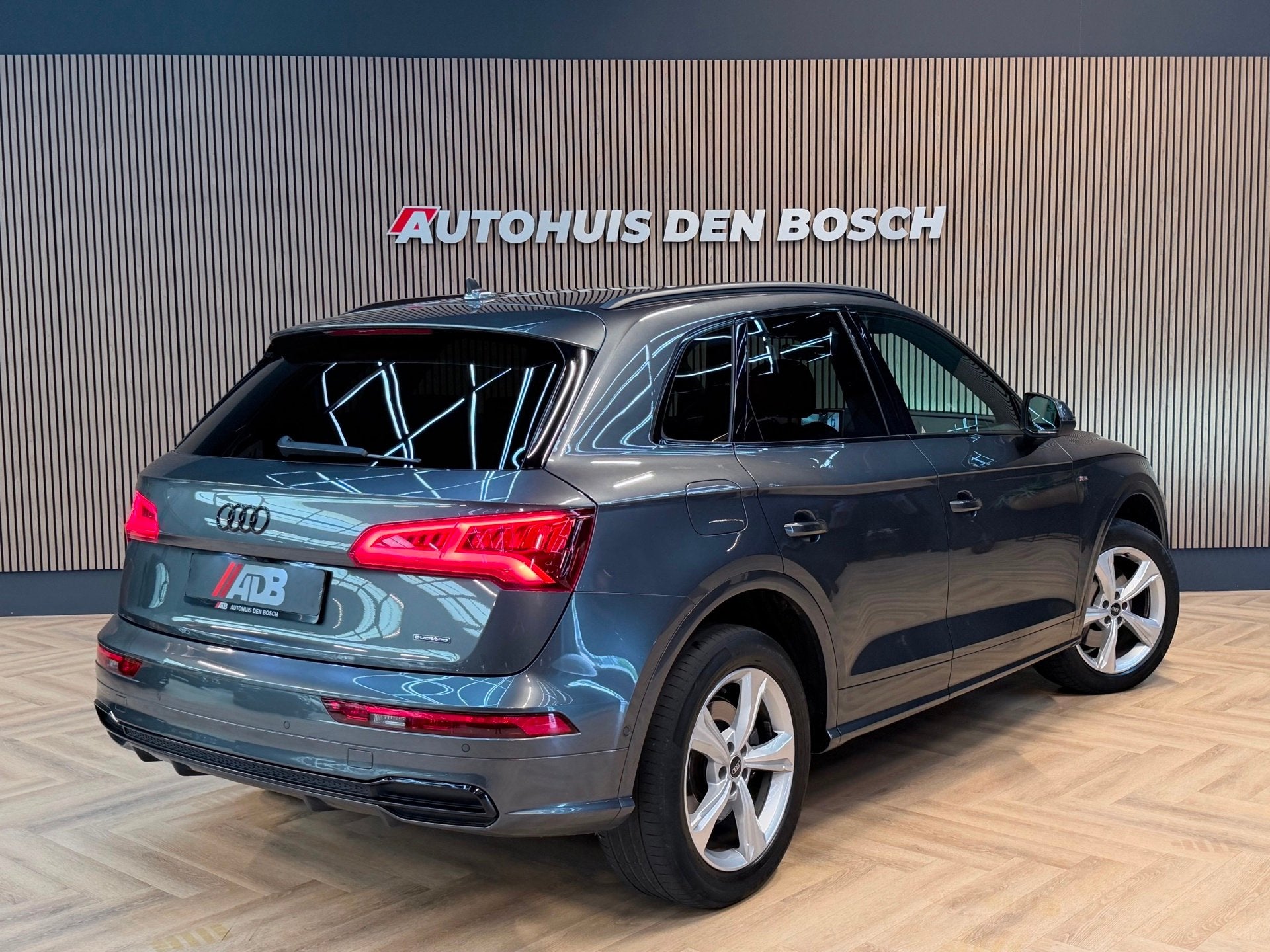 Audi Q5 50 TFSI e Quattro S Line |Matrix|ACC|Trekhaak|Keyles, Auto's, Automaat, Dealer onderhouden, 4 cilinders, Leder en Stof