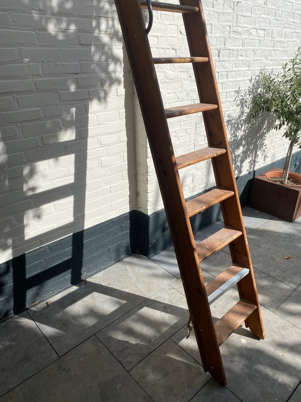 Oude houten bibliotheektrap zoldertrap met leuning 315cm, Ophalen, Gebruikt, 2 tot 4 meter