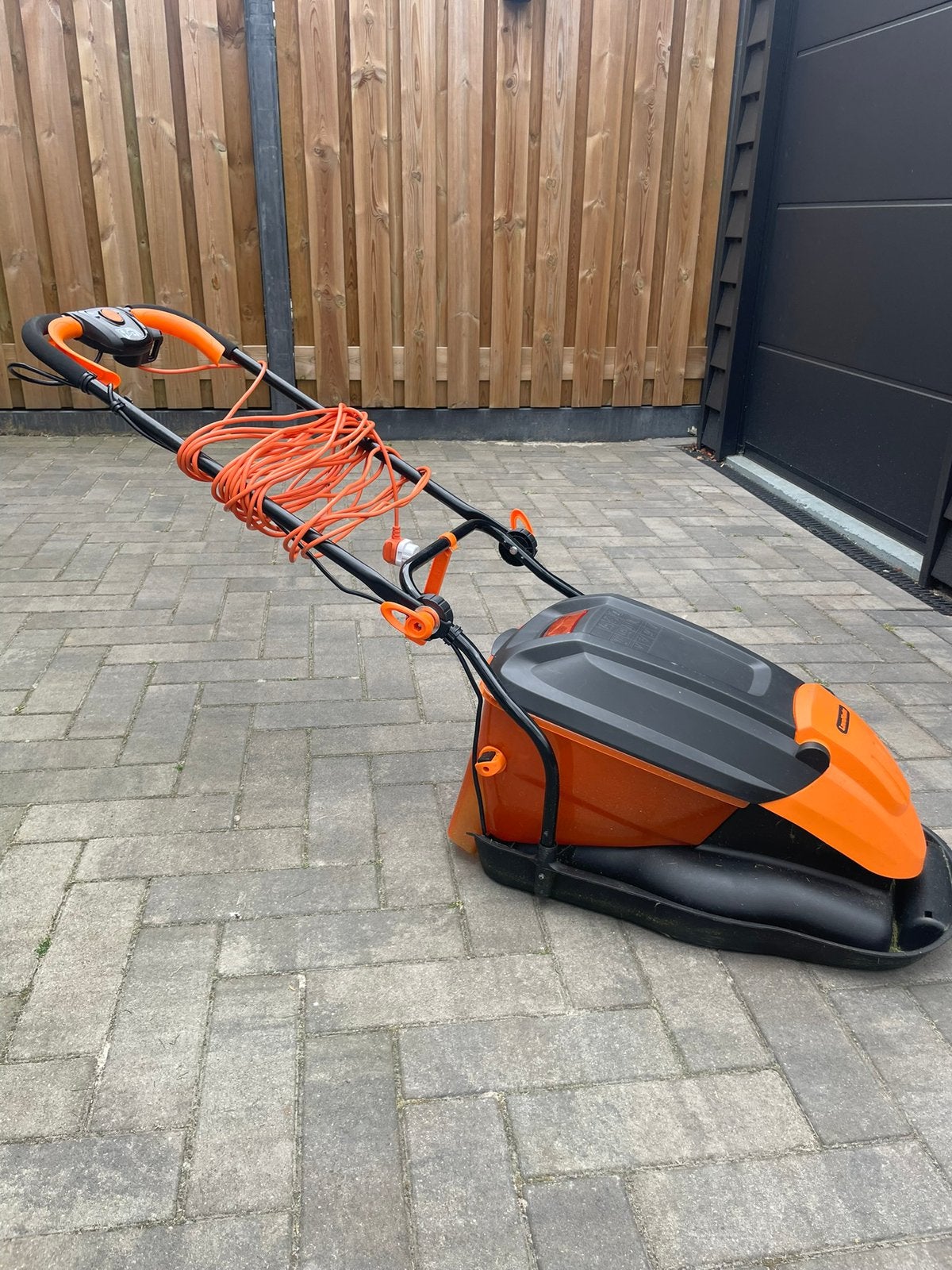 Zweefmaaier: LawnMaster MEH1836, 36 cm 1800W, Gebruikt, Elektrische grasmaaier, Opvangbak, 30 t/m 39 cm