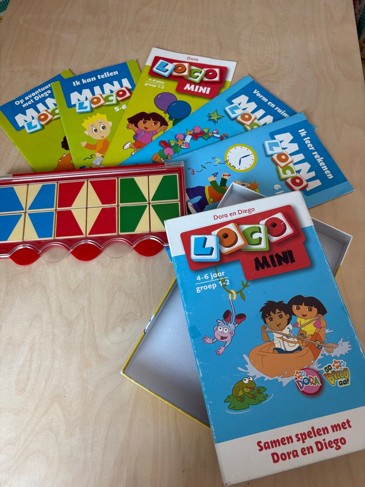 Loco Mini met veel extra boekjes - Dora en Diego, Ophalen of Verzenden, Zo goed als nieuw, Puzzelen