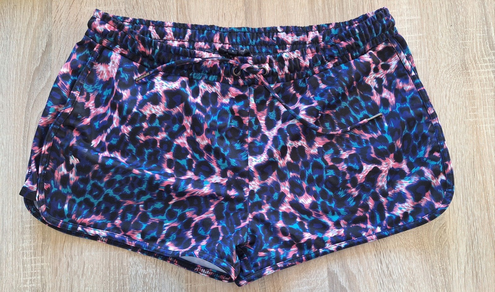 Korte Broek Coolcat, Kleding | Dames, Broeken en Pantalons, Kort, Meerkleurig, Maat 42/44 (L), Ophalen of Verzenden