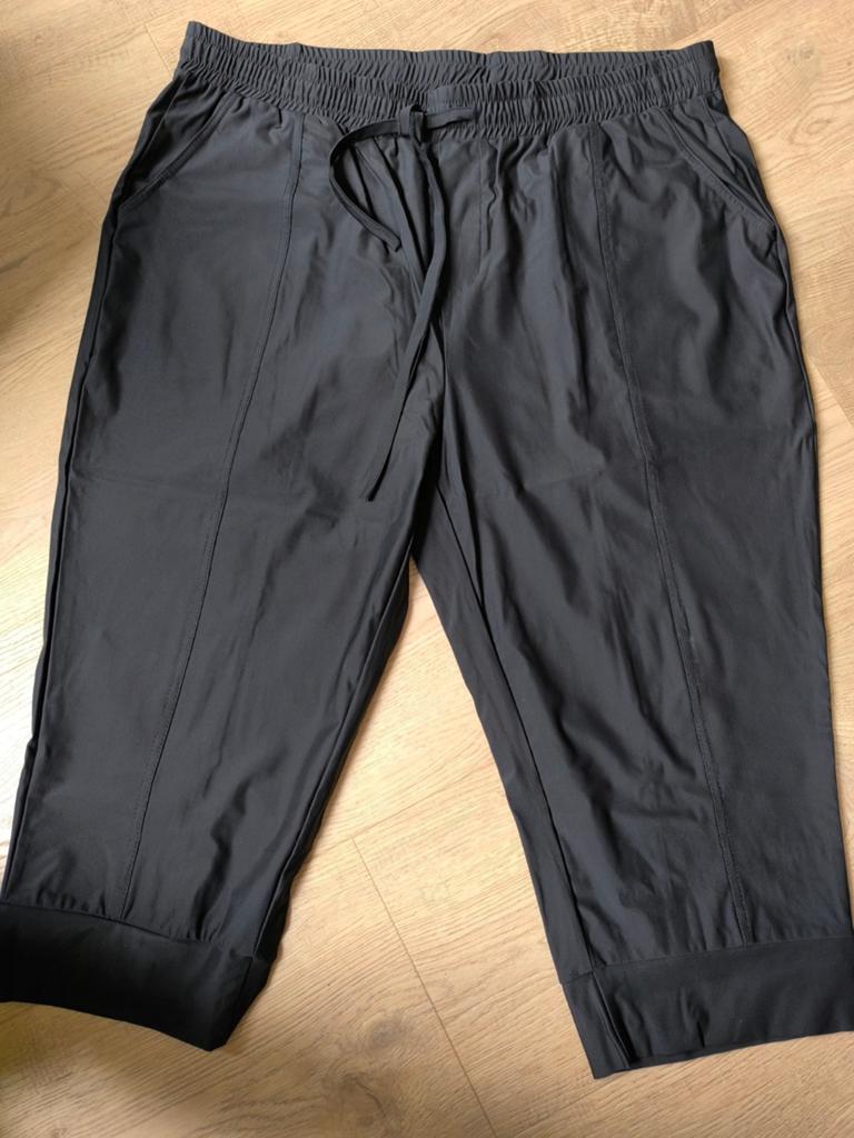 3/4 broek zwart Excellent travelstof grote maat 46, Kleding | Dames, Grote Maten, Ophalen of Verzenden, Zo goed als nieuw, Zwart