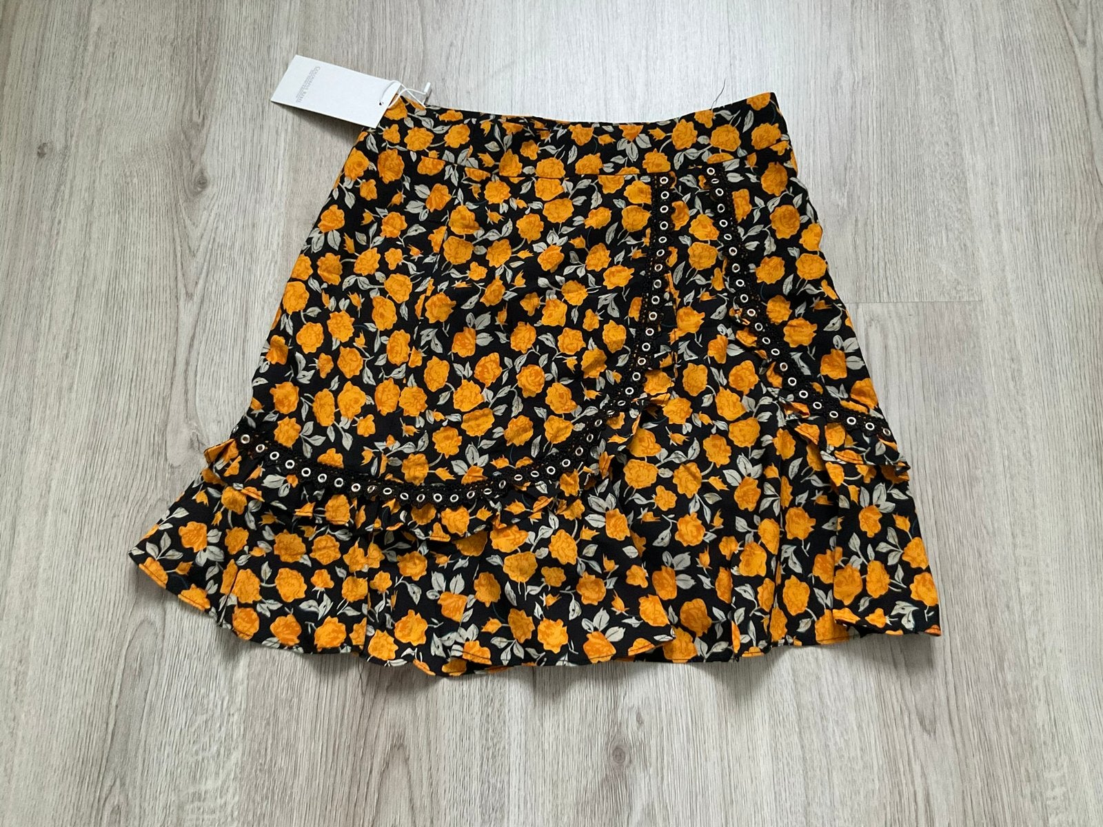 Colourful Rebel kort rokje met ruches en studs maat S, Kleding | Dames, Rokken, Nieuw, Oranje, Ophalen of Verzenden, Maat 36 (S)