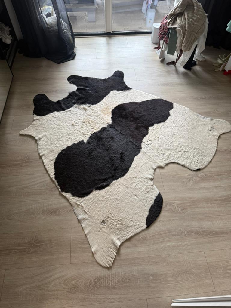 Vloerkleed koeienhuid, Huis en Inrichting, Stoffering | Tapijten en Kleden, 150 tot 200 cm, 200 cm of meer, Ophalen of Verzenden