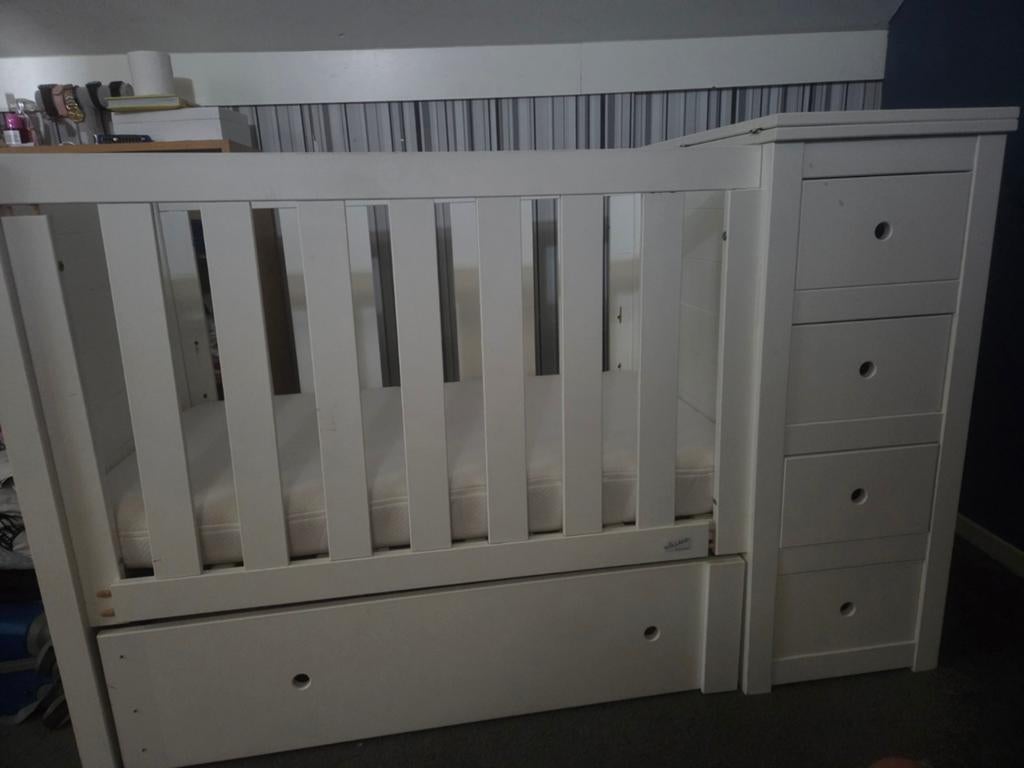 Babybedje met matras en lades - Wit, Ophalen of Verzenden, Gebruikt, Ledikant