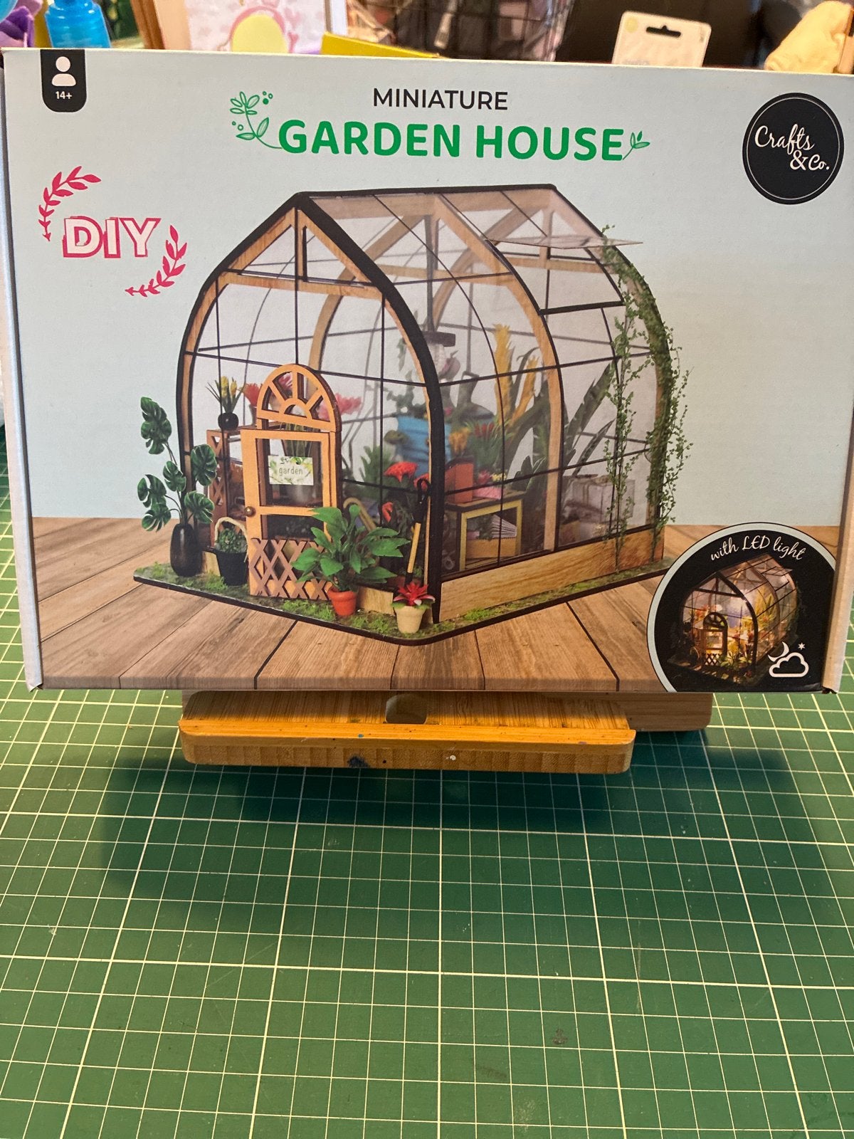 Miniatuur DIY Tuinhuis met LED-verlichting, Ophalen of Verzenden, Nieuw, Groter dan 1:35, Diorama
