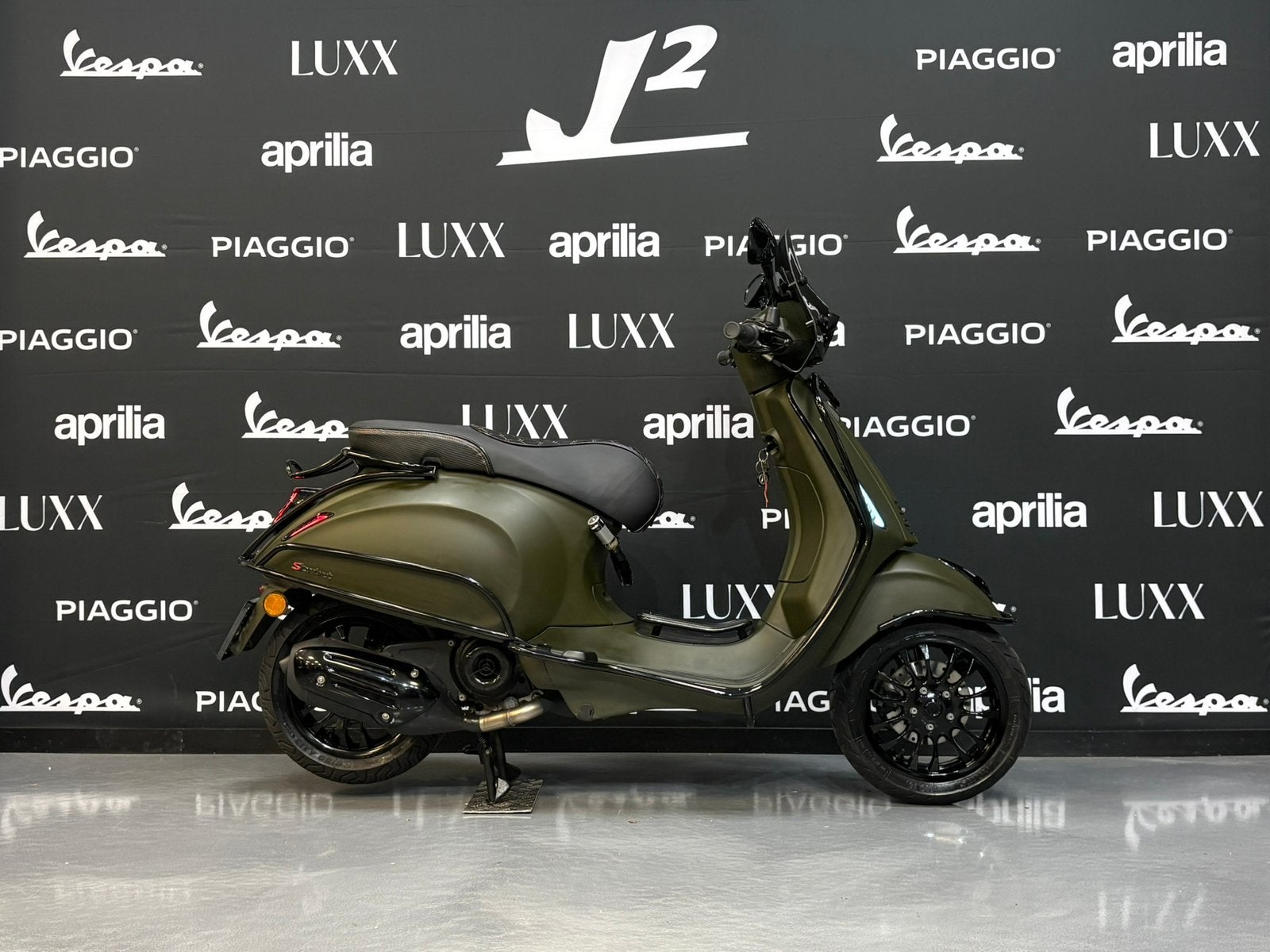 Vespa Sprint | Army Green | Brom | 2023 | 10672 km | 1 eig, Gebruikt, Overige modellen, ., Maximaal 45 km/u
