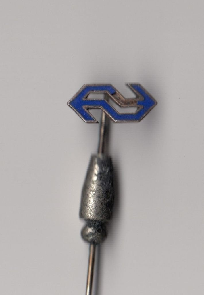 NS Nederlandse Spoorwegen zilver speldje, Gebruikt, Niet vindbaar, Niet vindbaar, Speldje of Pin