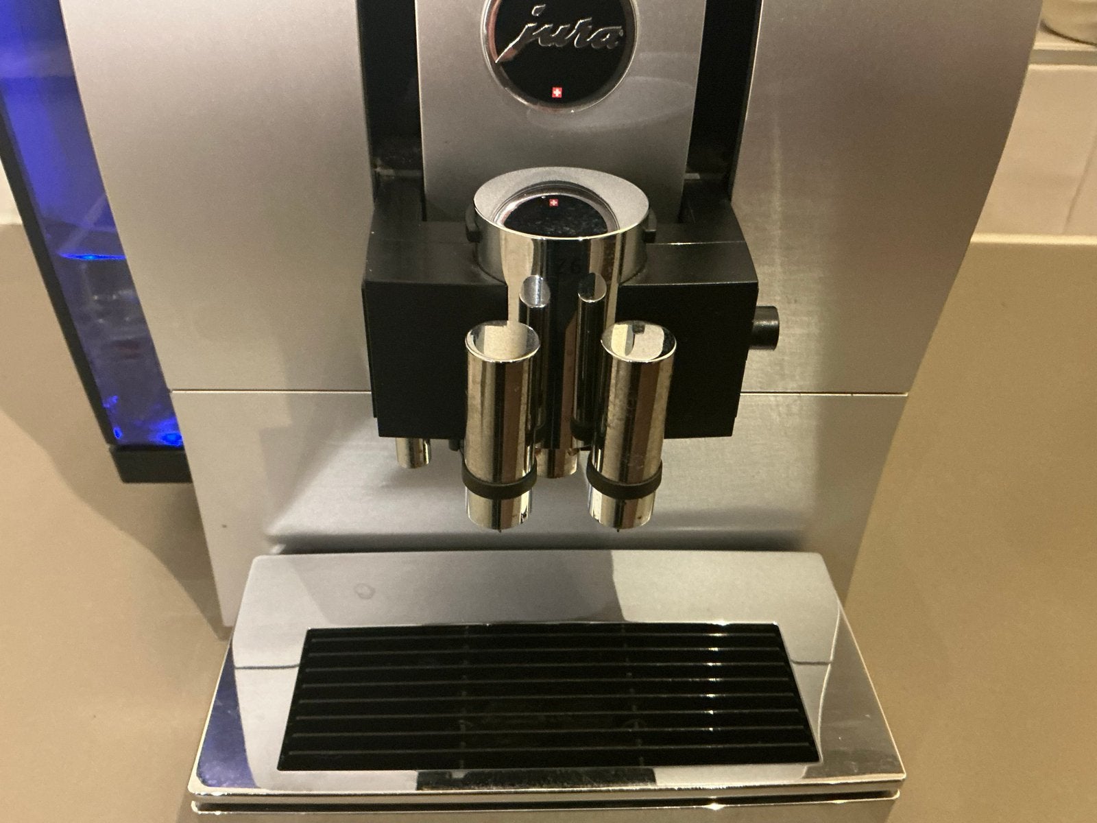 Jura Impressa Z6 One Touch TFT Koffiemachine, Afneembaar waterreservoir, Koffiemachine, Zo goed als nieuw, 2 tot 4 kopjes
