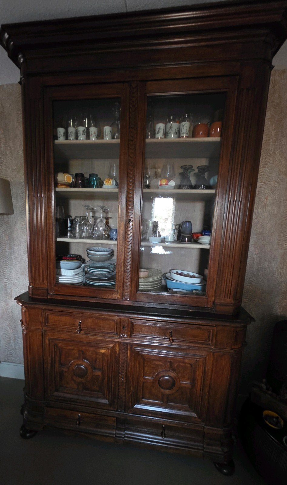 Antieke tweedelige kast met origineel glas, Ophalen