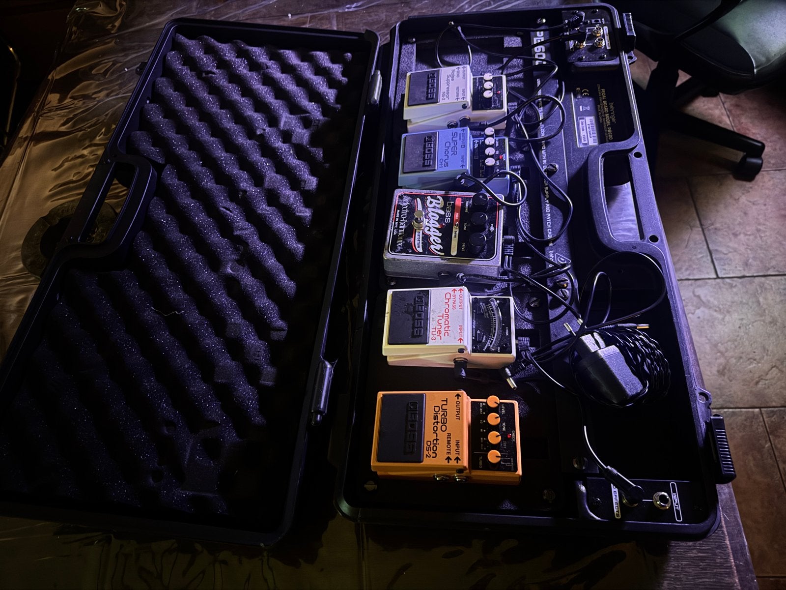 Behringer PB600 Pedalboard met diverse Boss pedalen, Muziek en Instrumenten, Ophalen of Verzenden, Gebruikt, Delay of Echo