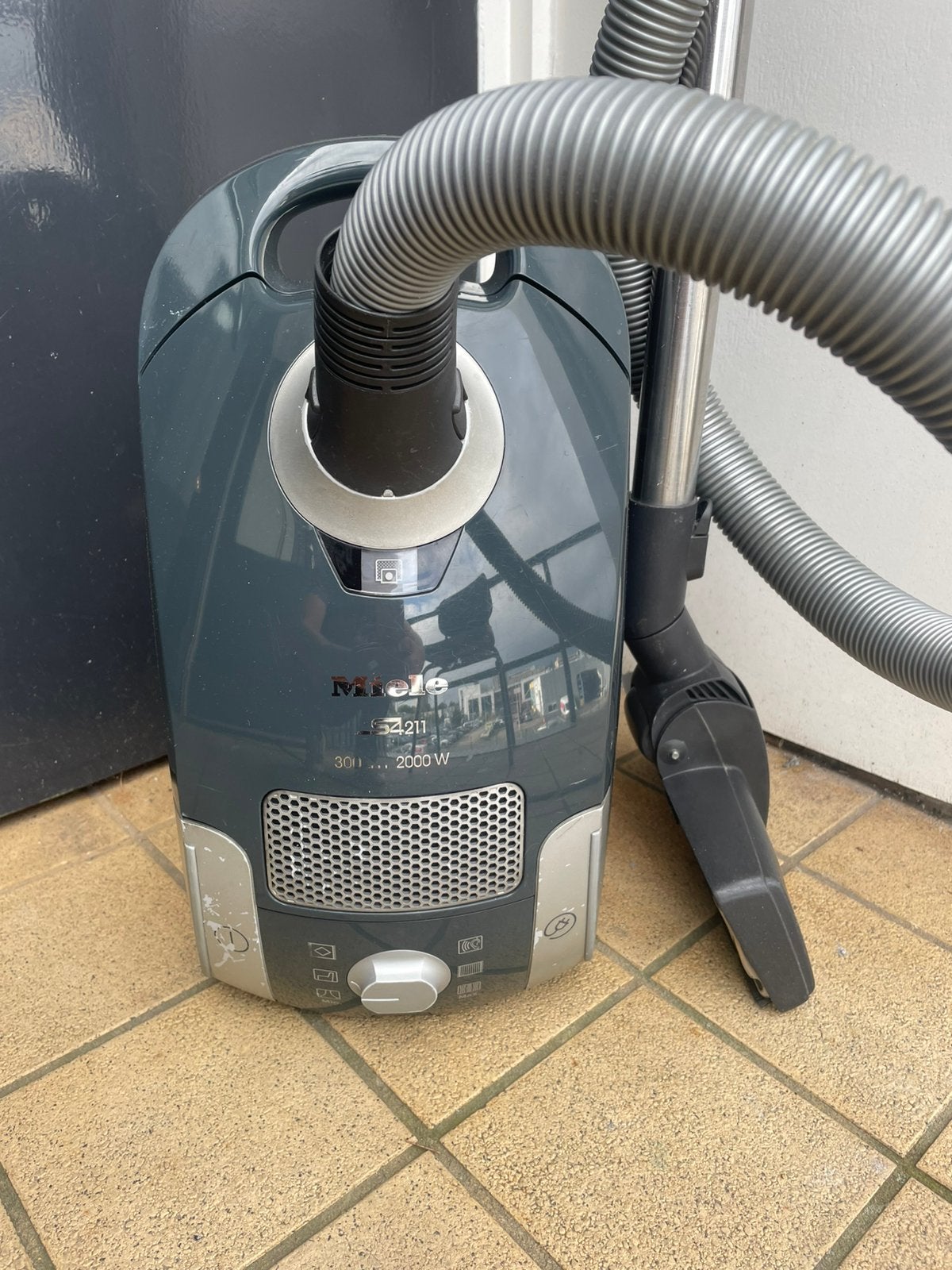 2000 watt Miele stofzuiger, Zo goed als nieuw, Miele, 2000 watt of meer, Stille werking