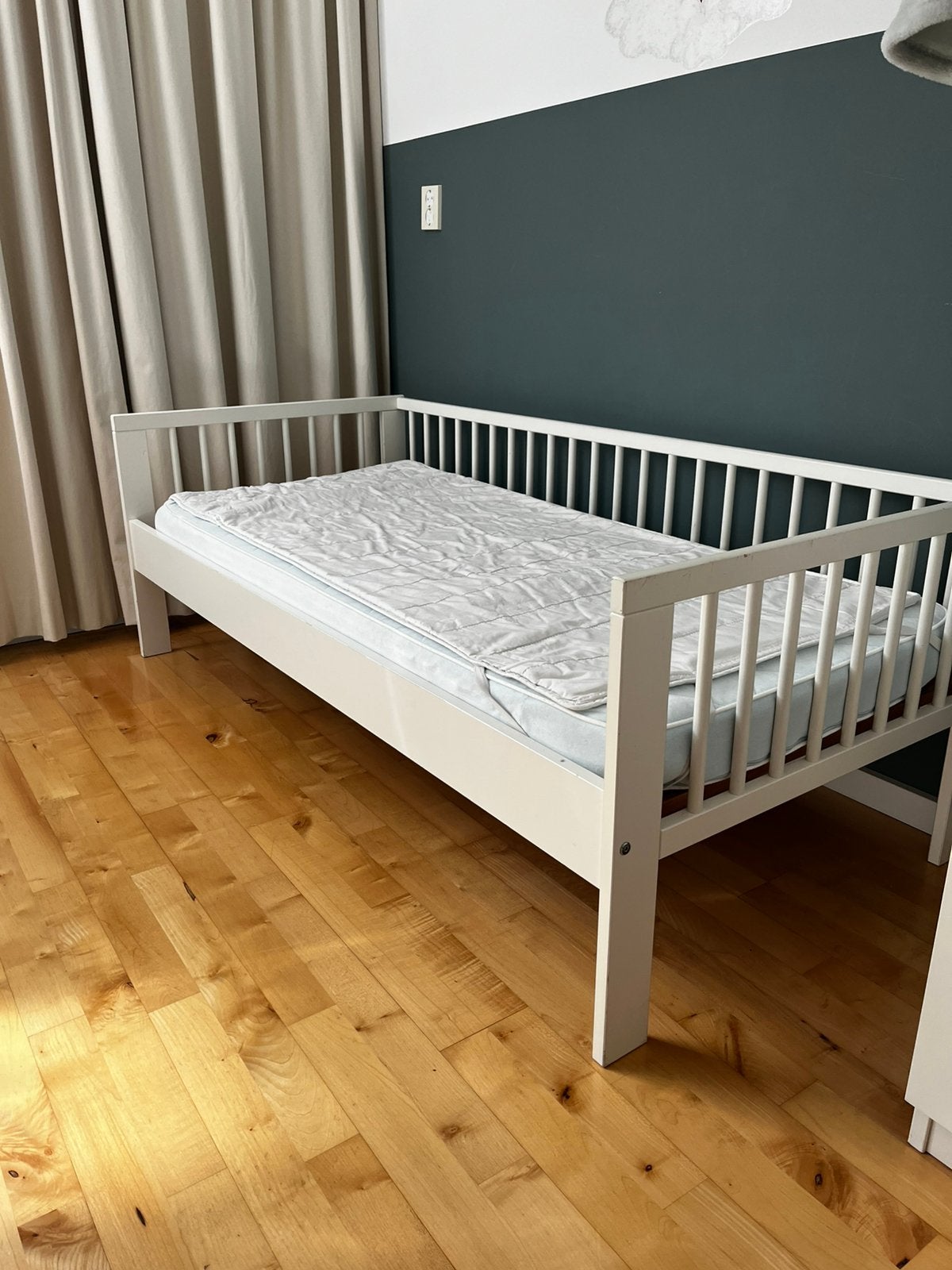 Peuterbed compleet met accessoires, Kinderen en Baby's, Kinderkamer | Bedden, Gebruikt, 70 tot 85 cm, 140 tot 160 cm, Ophalen
