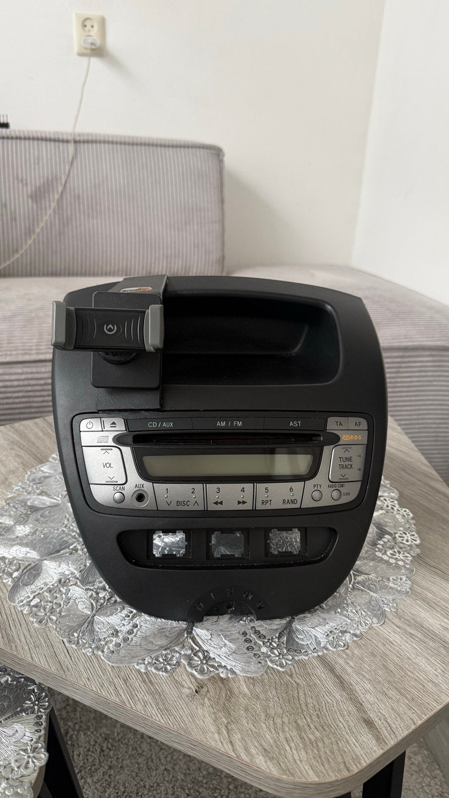 Peugeot 107 / Aygo / C1 originele radio met telefoonhouder, Auto diversen, Ophalen, Gebruikt