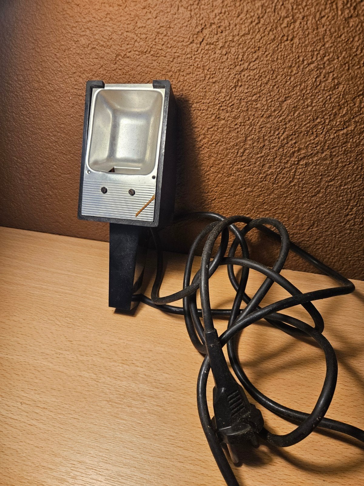 Vintage flitser met kabel - Gebruikt

Tekst samengesteld doo, Ophalen of Verzenden, Overige merken