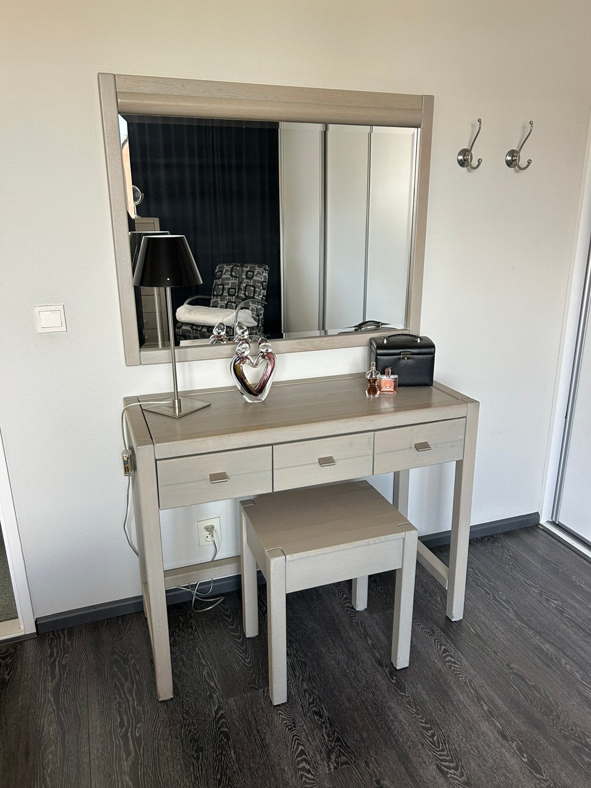 Mooie beige kaptafel inclusief kruk en spiegel, Ophalen, Zo goed als nieuw, 50 tot 100 cm, Minder dan 100 cm