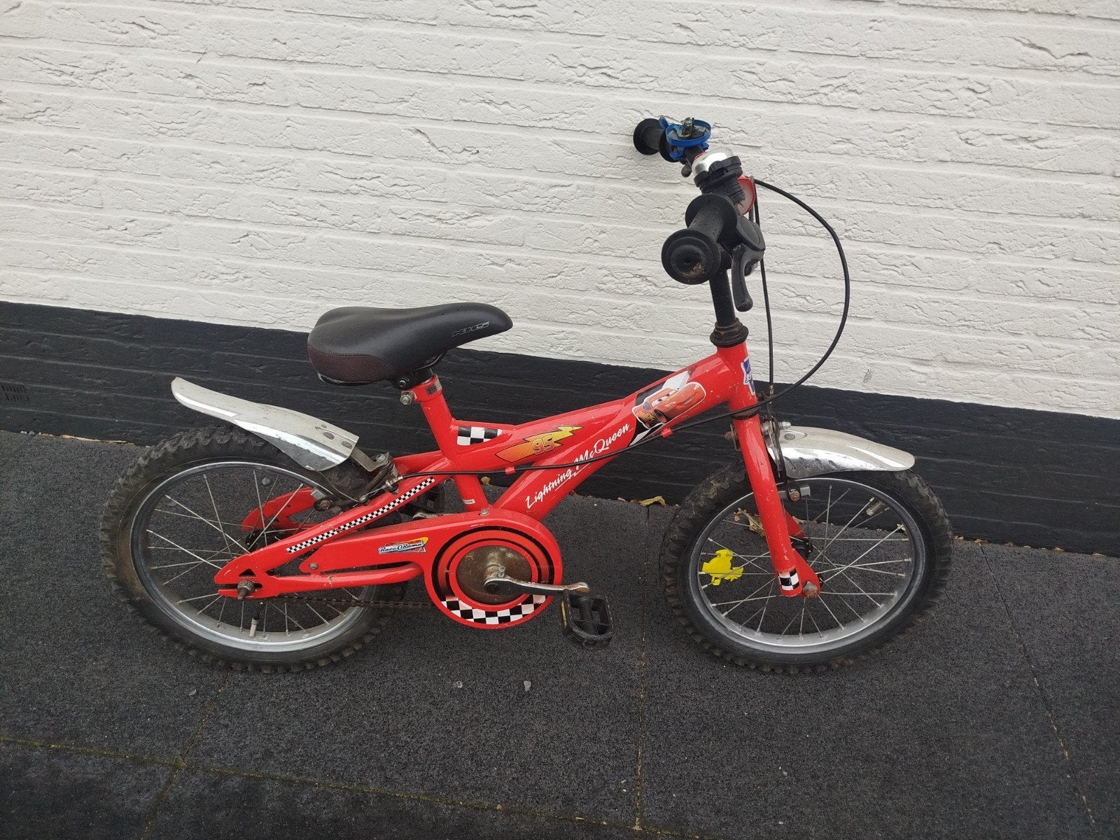Cars kinderfiets fiets 16 inch wielen met handrem, Fietsen en Brommers, Fietsen | Kinderfietsjes, Ophalen of Verzenden, Gebruikt