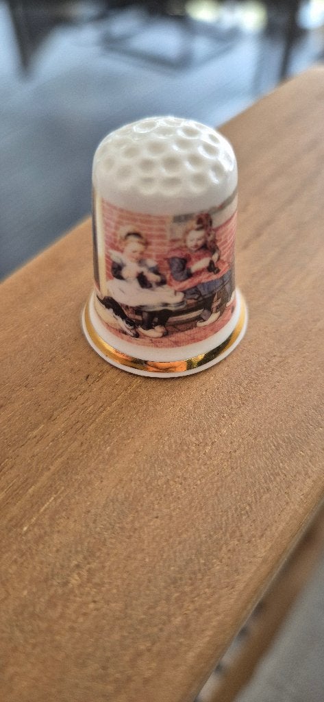 Vingerhoed., Ophalen of Verzenden, Zo goed als nieuw, Porselein, Nederland