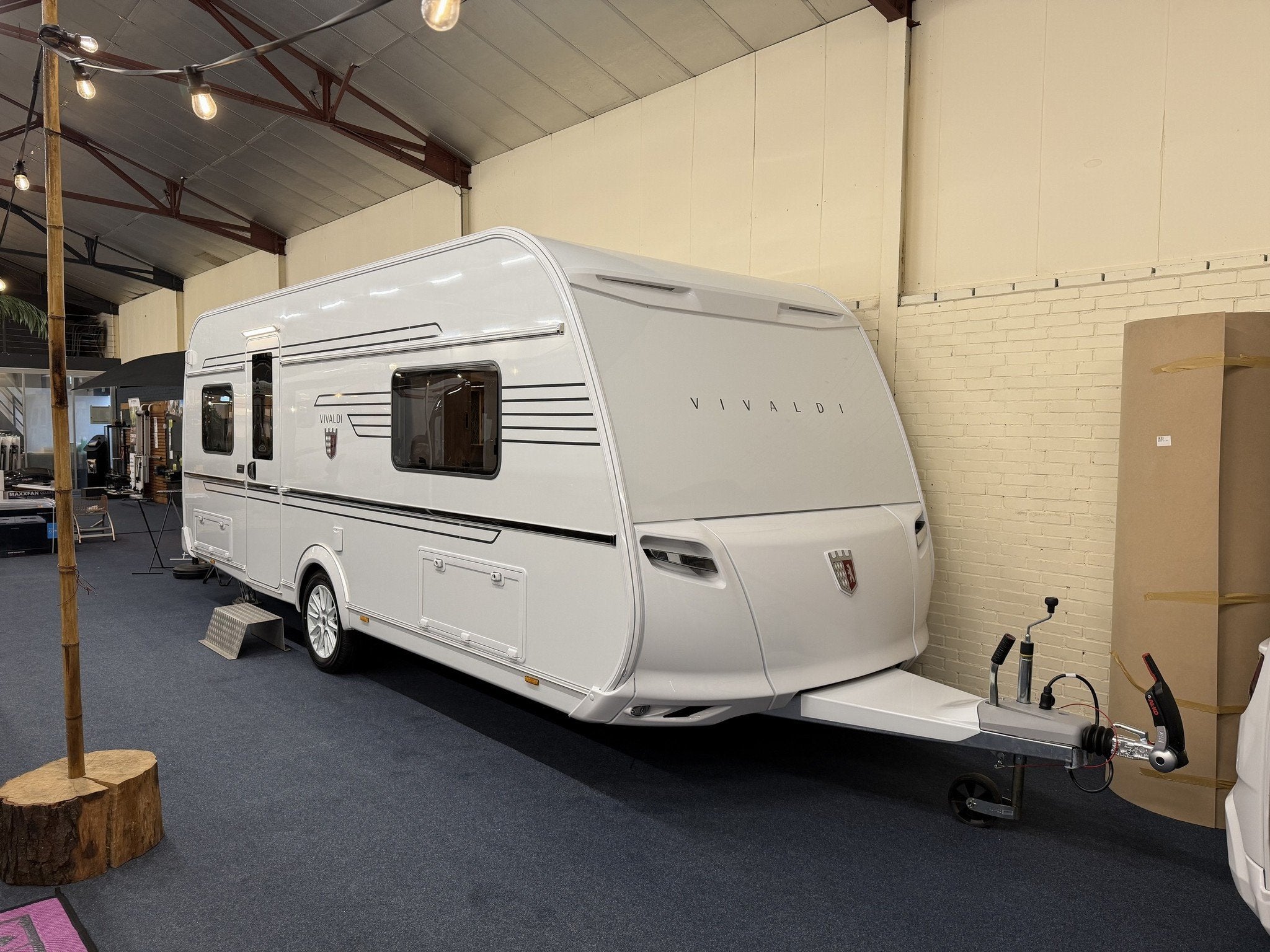 Tabbert VIVALDI 550 E 2,3 / 50% deals (bj 2027), Caravans en Kamperen, Tabbert, 7 tot 8 meter, Bedrijf, Info@deklerkcaravans.nl