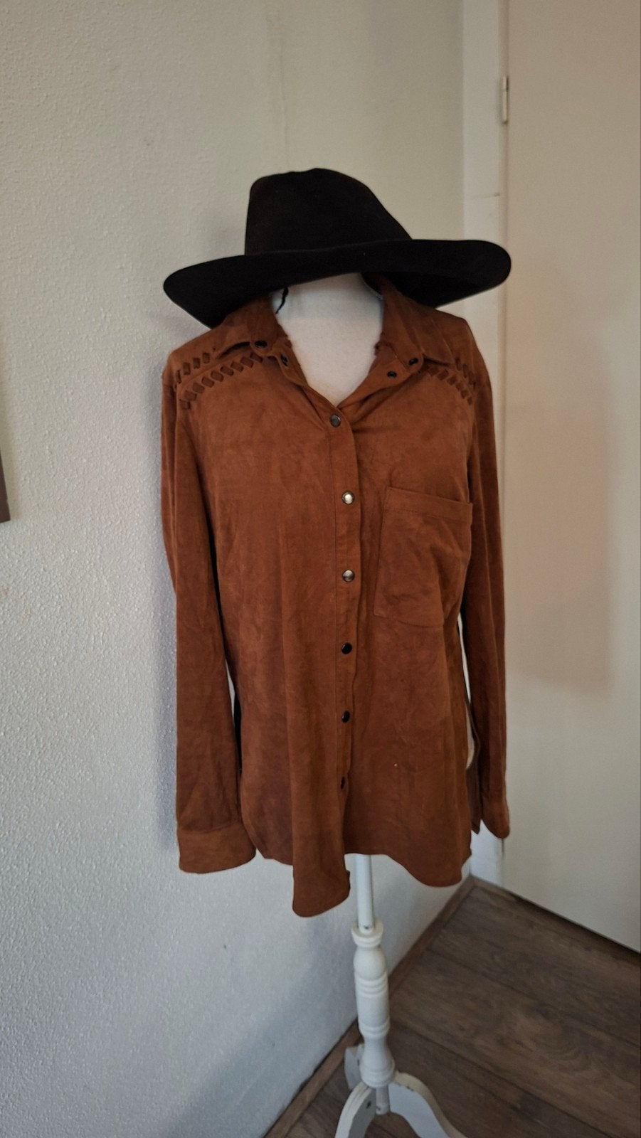 Bershka, bruine suède look blouse met decoratieve stiksels, Ophalen, Zo goed als nieuw, Bruin