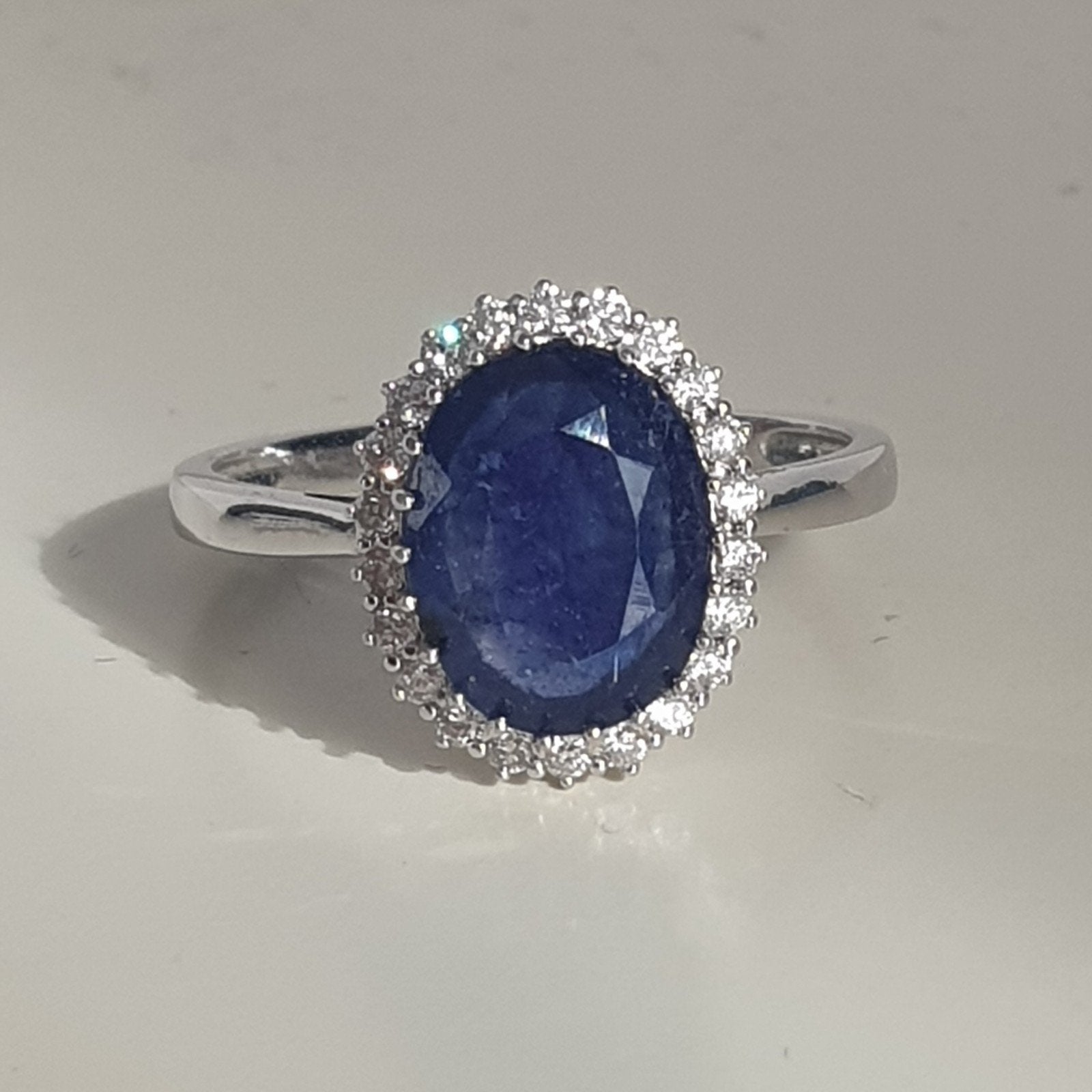 Prachtige gouden  ring met saffier en diamant, Sieraden, Tassen en Uiterlijk, Ophalen, Wit, Zo goed als nieuw, 17 tot 18