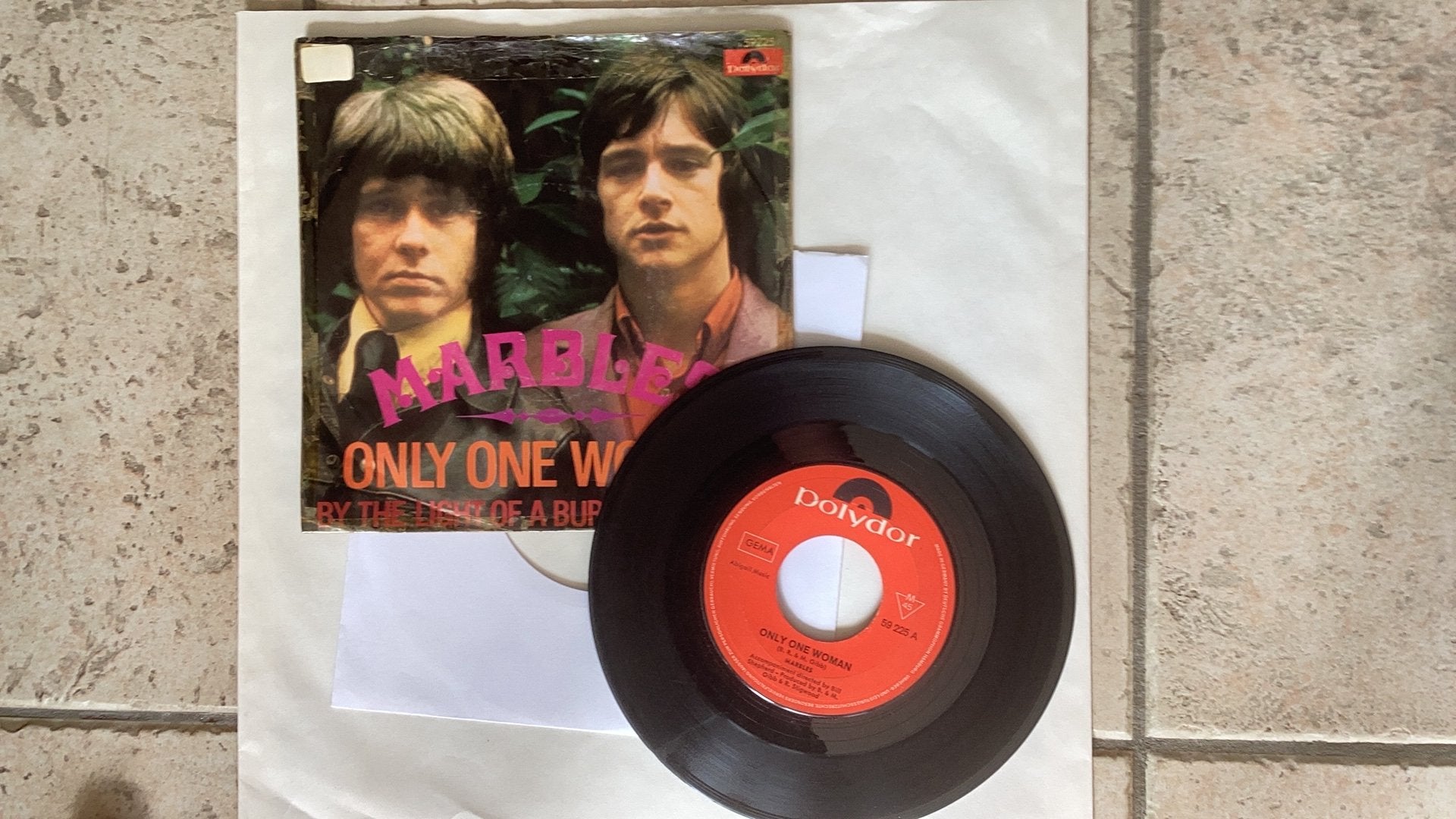 Single The Marbles - Only one woman, Ophalen of Verzenden, Gebruikt, 7 inch, Pop