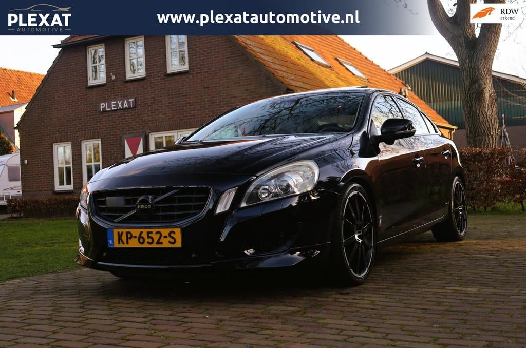 Volvo S60 3.0 T6 AWD Momentum Aut. | Heico Uitvoering | Pano, Auto's, Volvo, Automaat, Euro 5, S60, Zwart