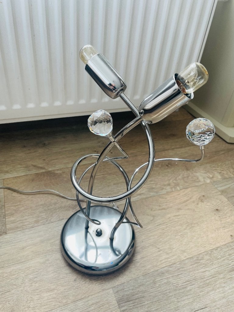 Moderne Tafellamp met Kristallen en Chroom Afwerking, Ophalen, Glas, 40 cm, Inclusief lichtbron