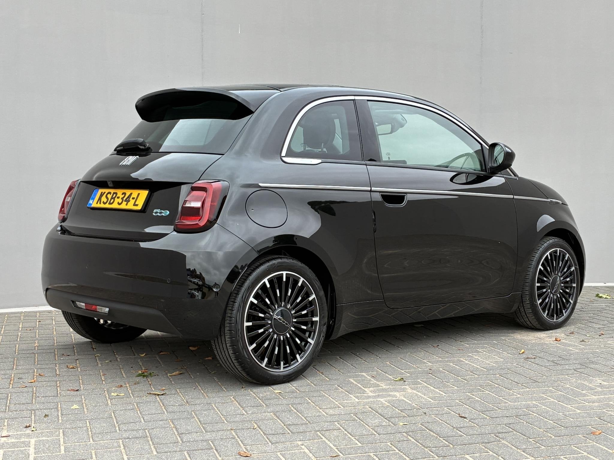 Fiat 500e La Prima 42 kWh / SOH 94% / Apple Carplay/Android, Auto's, Fiat, https://media-marktplaats.export.dv.nl/23484099310/document-1.pdf