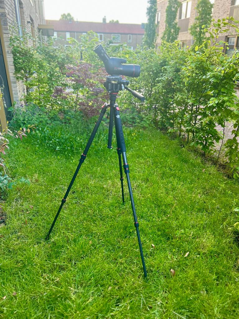 Kowa spotting scope met tripod en 2-way head, Audio, Tv en Foto, Optische apparatuur | Telescopen, Gebruikt, Lenzentelescoop (refractor)