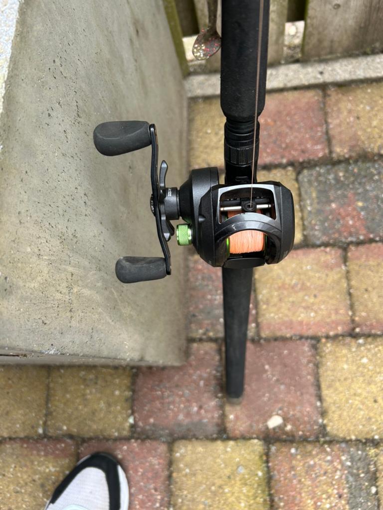 Savage gear reel vishengel, Watersport en Boten, Hengelsport | Roofvissen, Ophalen of Verzenden, Zo goed als nieuw, Werphengel