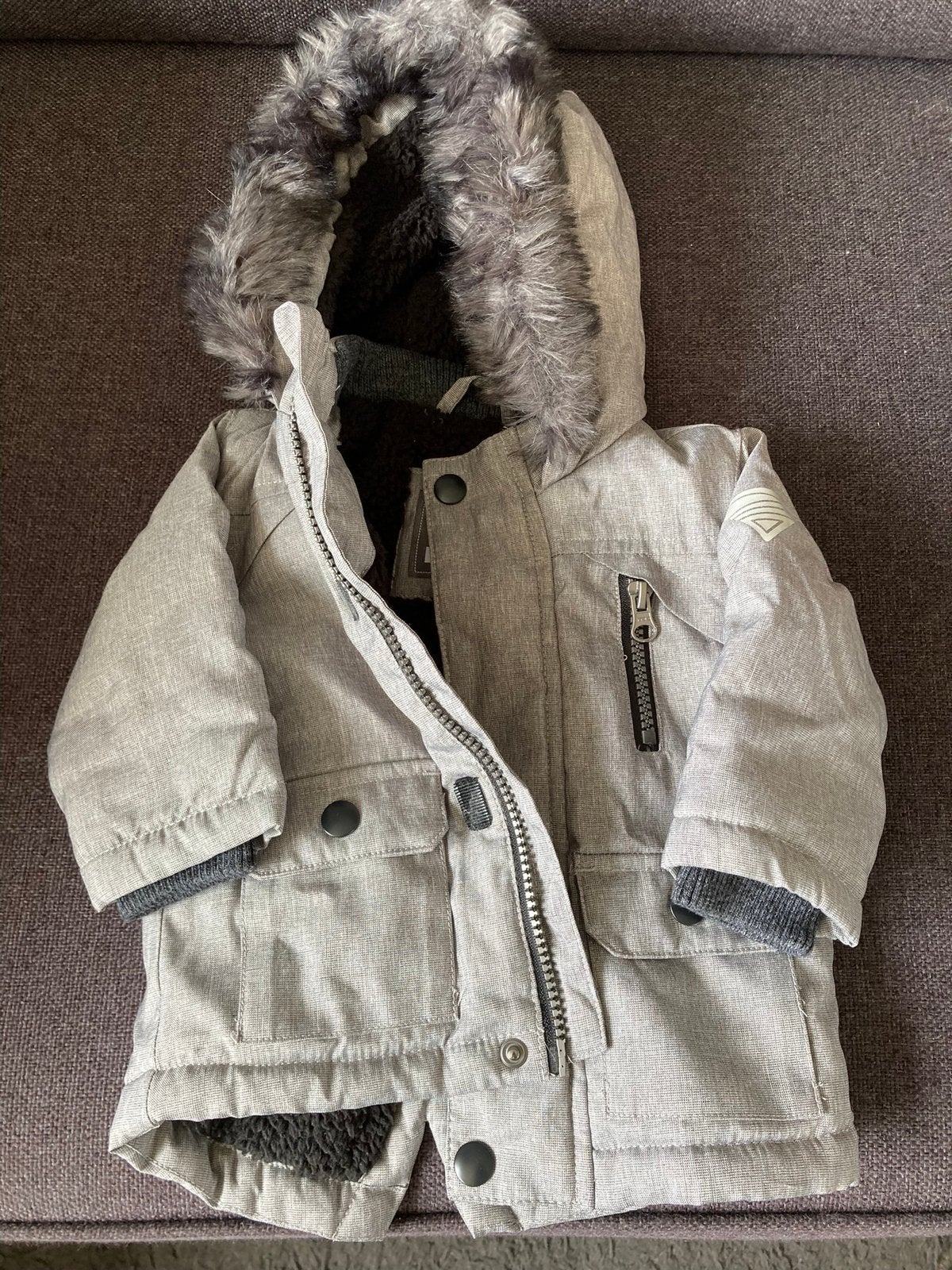 Grijze winterjas maat 68, Kinderen en Baby's, Babykleding | Maat 68, Ophalen of Verzenden, Zo goed als nieuw, Jasje