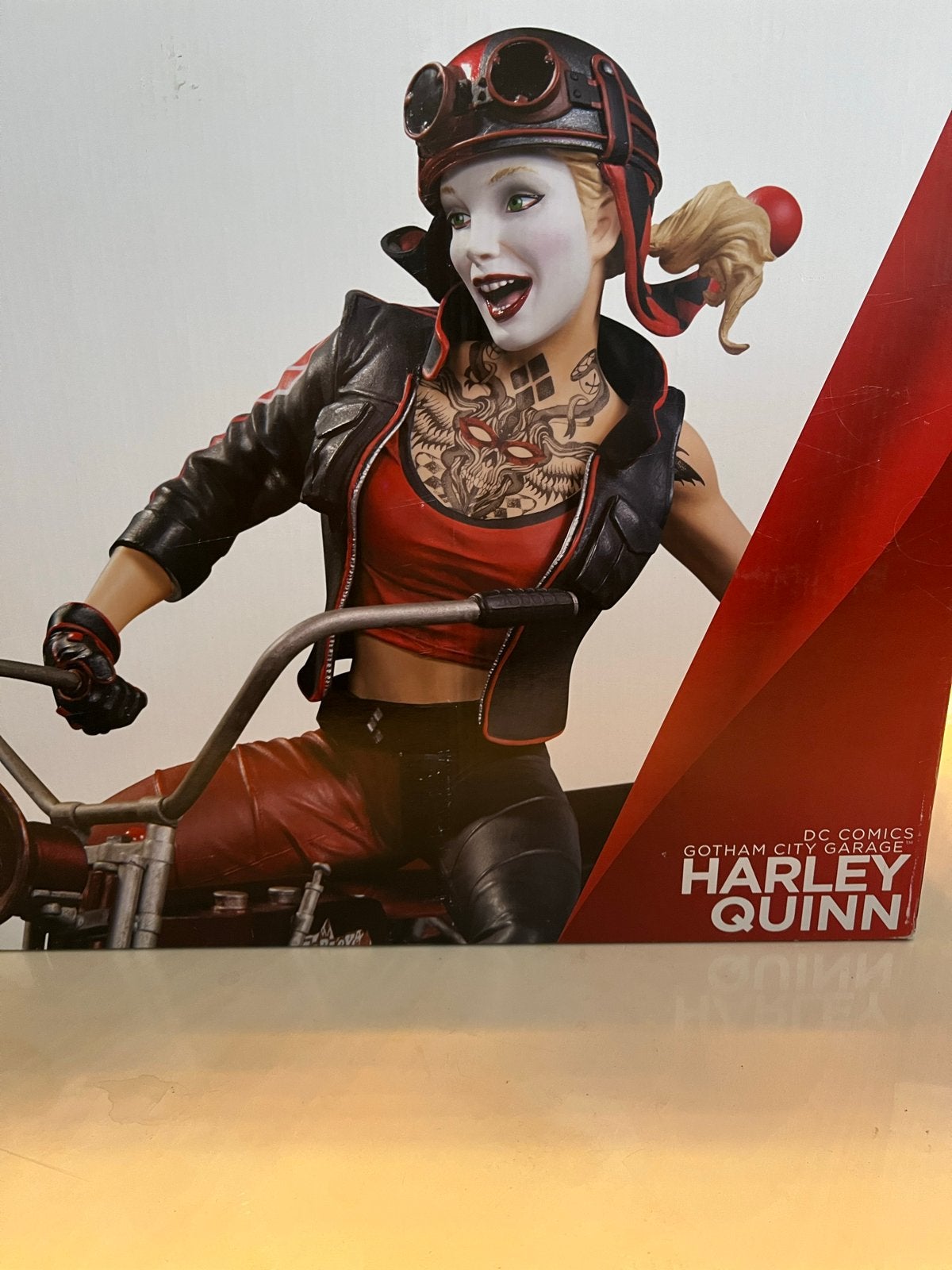 Harley Quinn Gotham City Garage Statue - DC Comics, Ophalen of Verzenden, Zo goed als nieuw
