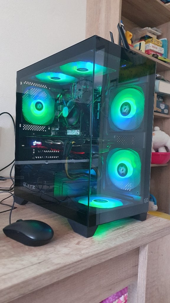 SkyLake RGB Game PC (Core i7 + 16GB DDR4 + RX 570 8GB), 32 GB, Zelf gebouwde pc, Zo goed als nieuw, Gaming