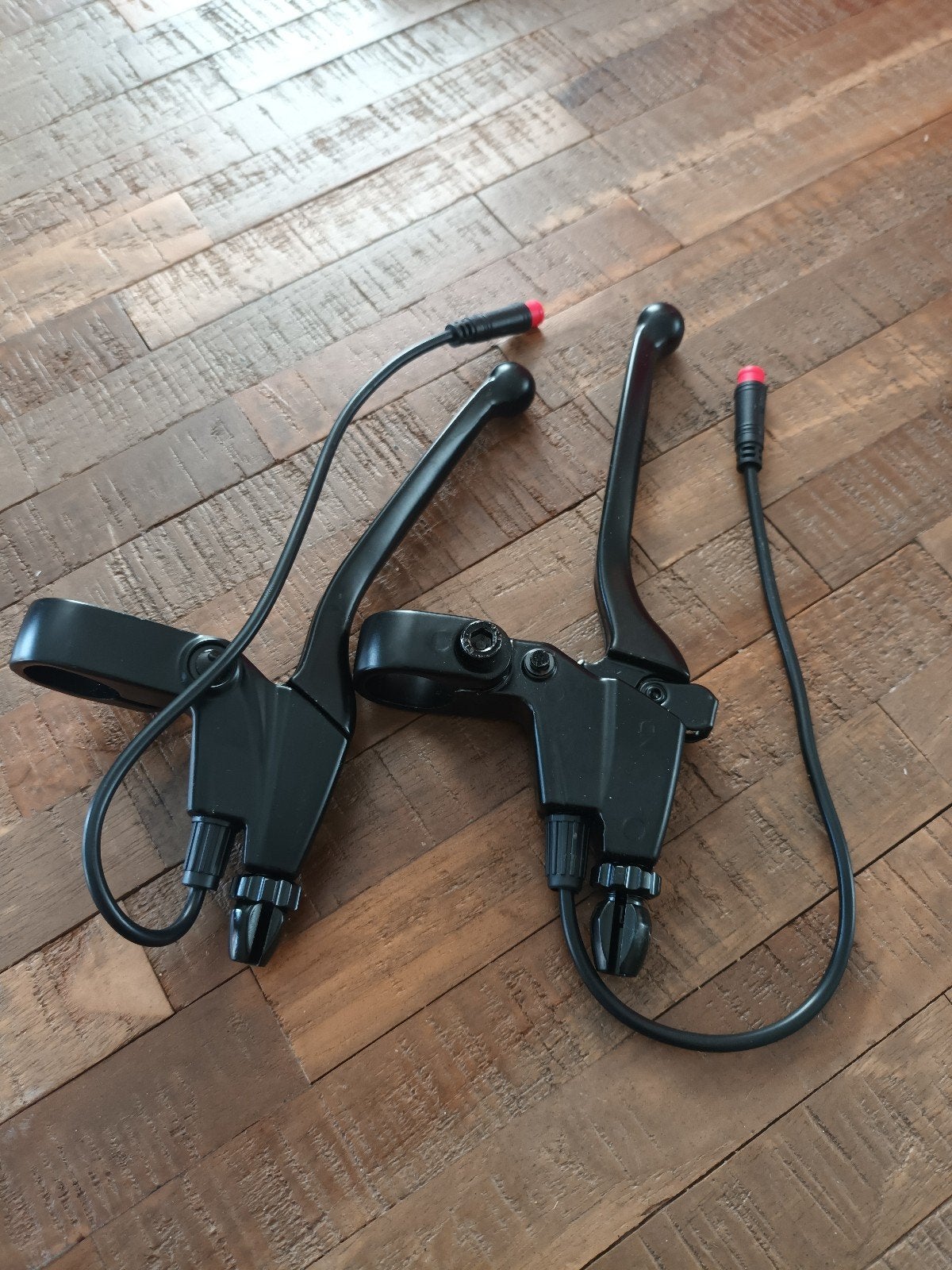 remhendel set nieuw rode stekker 2 pin, Fietsen en Brommers, Fietsonderdelen, Ophalen of Verzenden, Nieuw, Elektrische fiets, Remmen