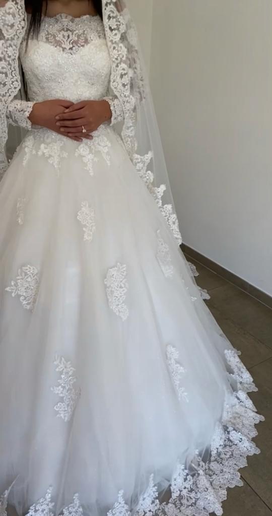 Romantische Prinsessen Bruidsjurk met Lange Sleep & Sluier, Kleding | Dames, Trouwkleding en Trouwaccessoires, Ophalen, Zo goed als nieuw