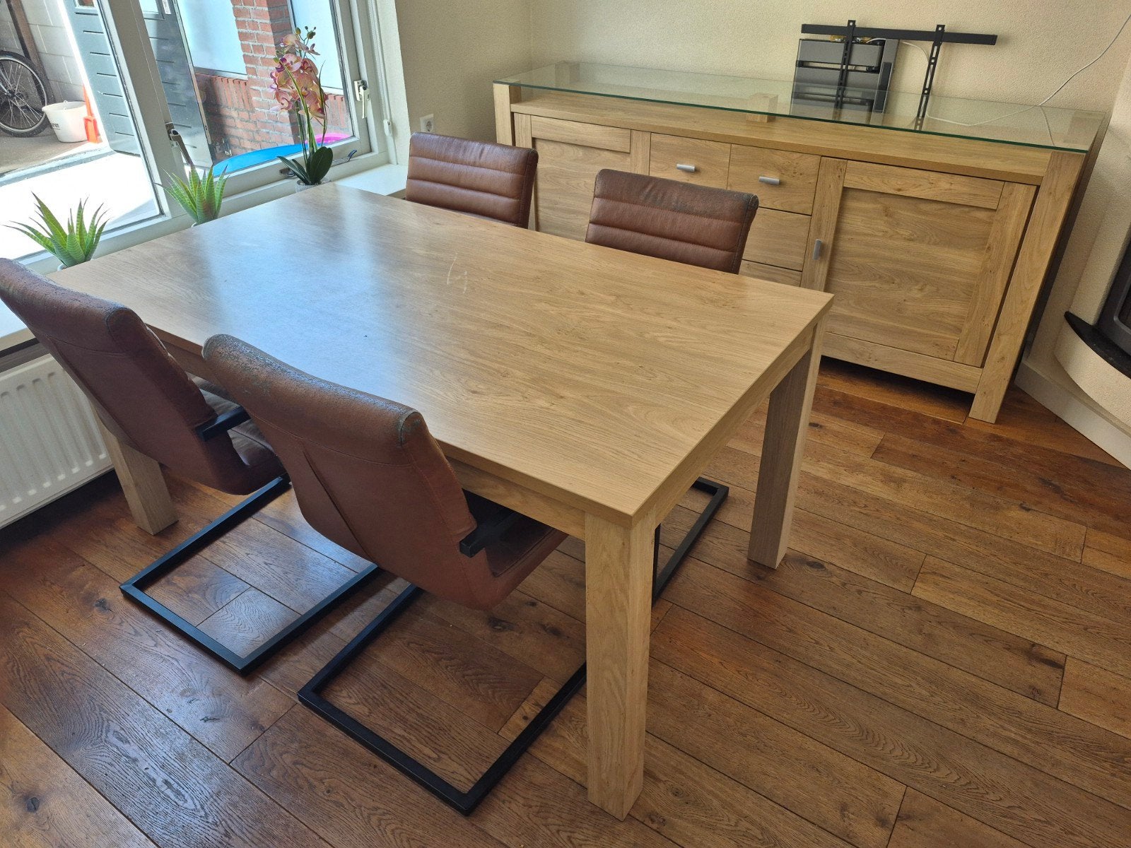 Eetkamertafel met 4 stoelen, Overige houtsoorten, Gebruikt, Ophalen of Verzenden, Vier personen