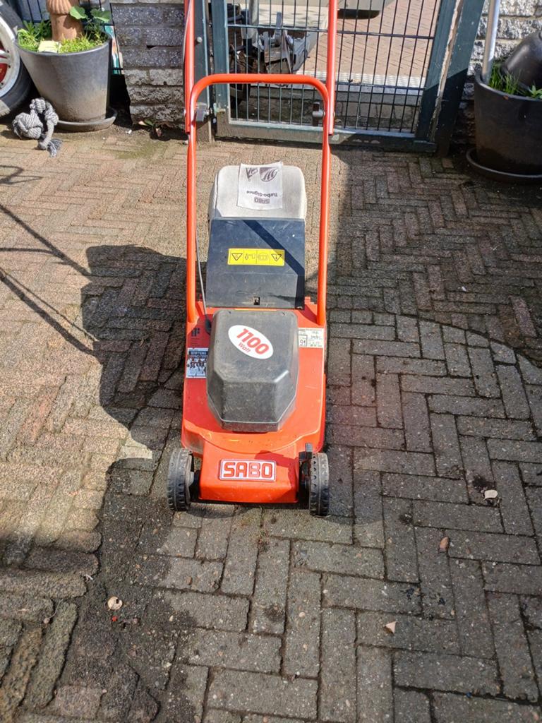 Goedwerkende grasmaaier, Tuin en Terras, Grasmaaiers, Ophalen, Gebruikt