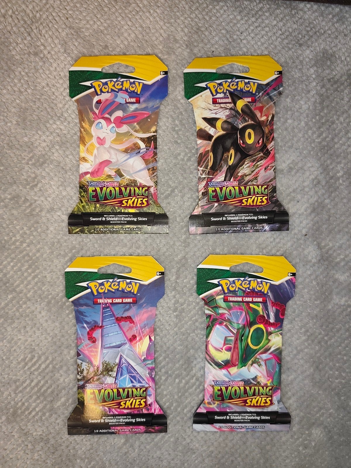 Evolving skies sleeved booster packs., Ophalen, Nieuw, Booster