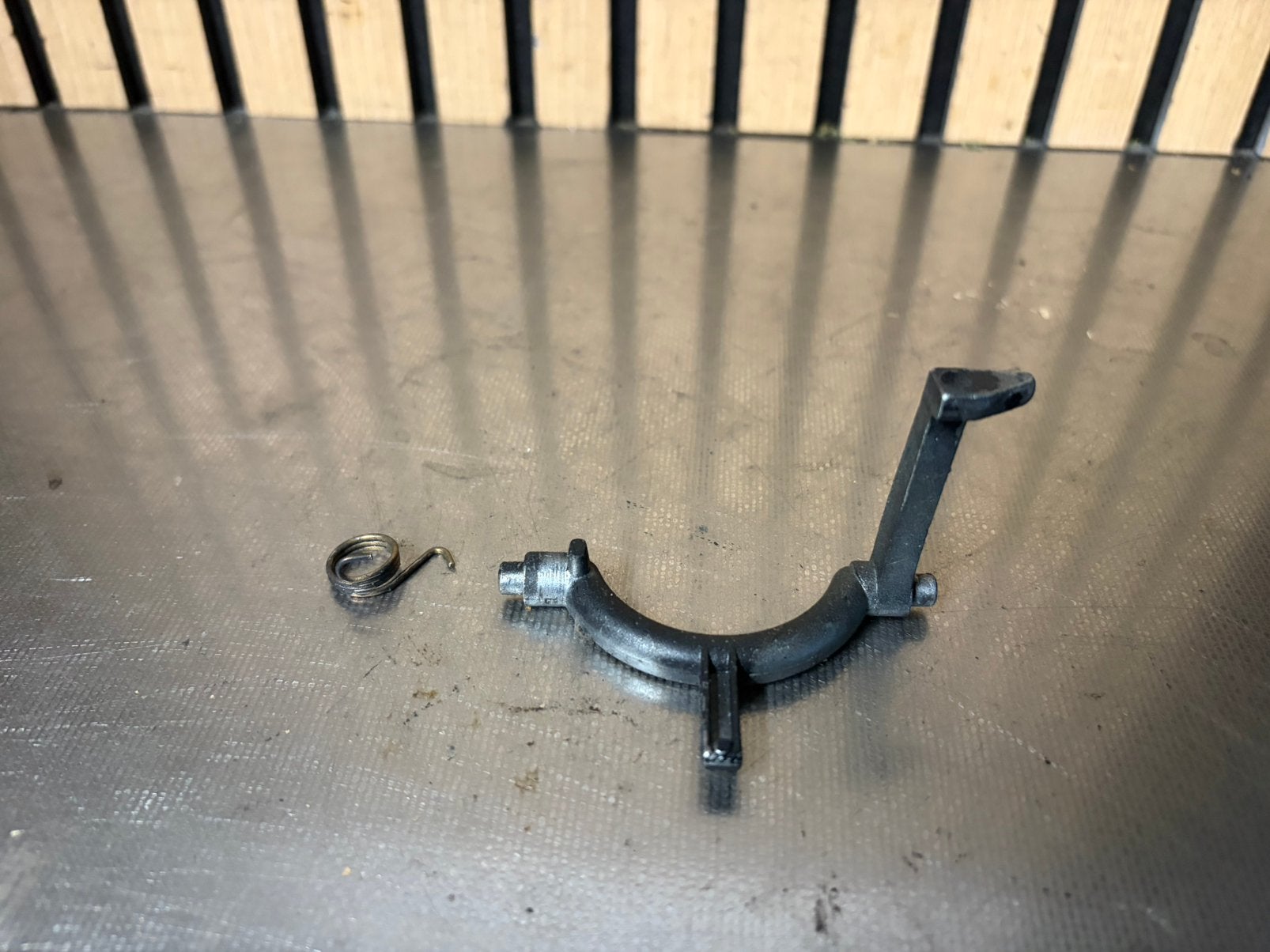 piaggio skipper / quartz binnenkap scharnier, Ophalen