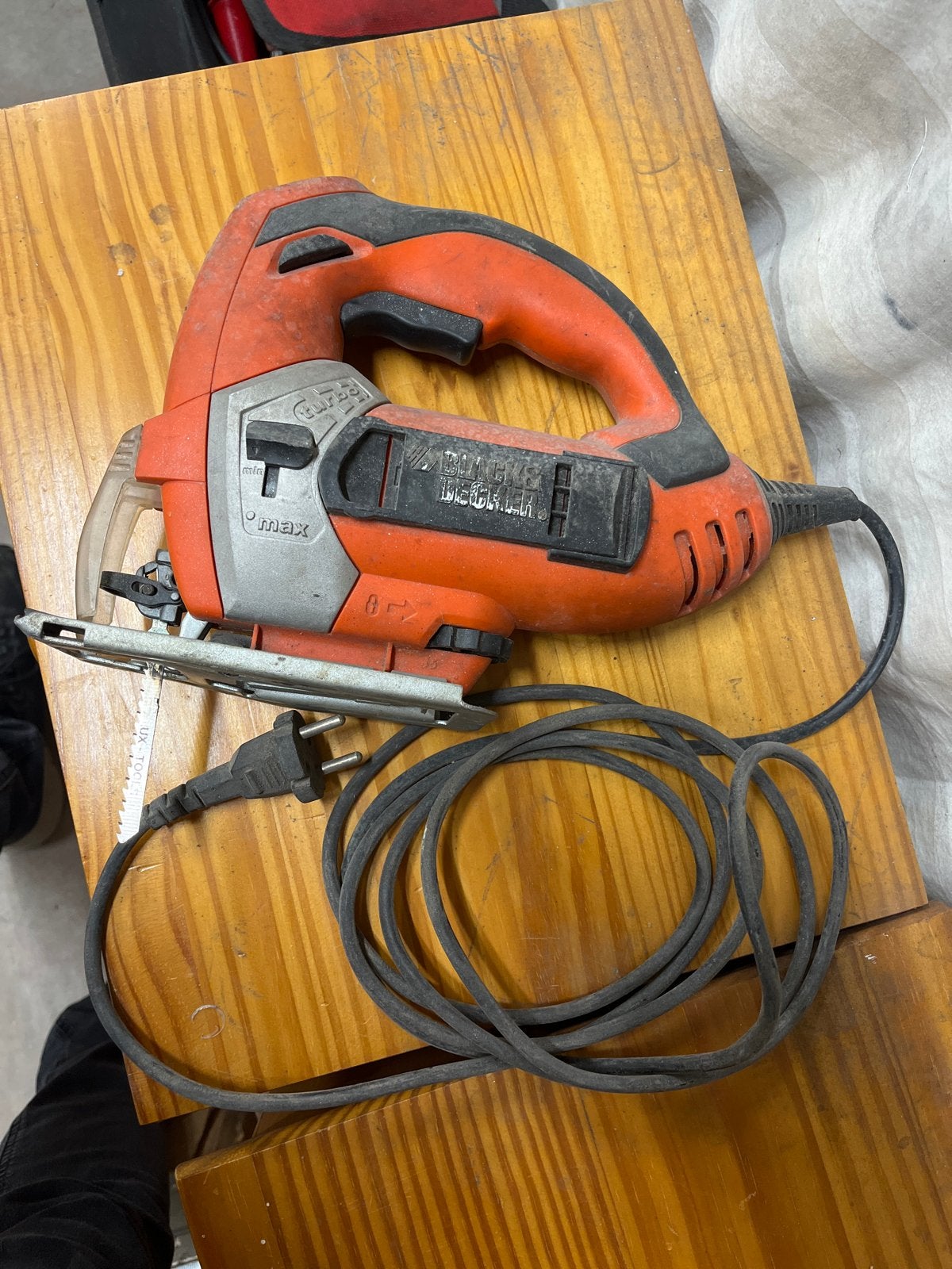 Black en Decker KS990E Decoupeerzaag 600W met toerentalregel, Gebruikt, Decoupeerzaag, 600 tot 1200 watt, Ophalen of Verzenden