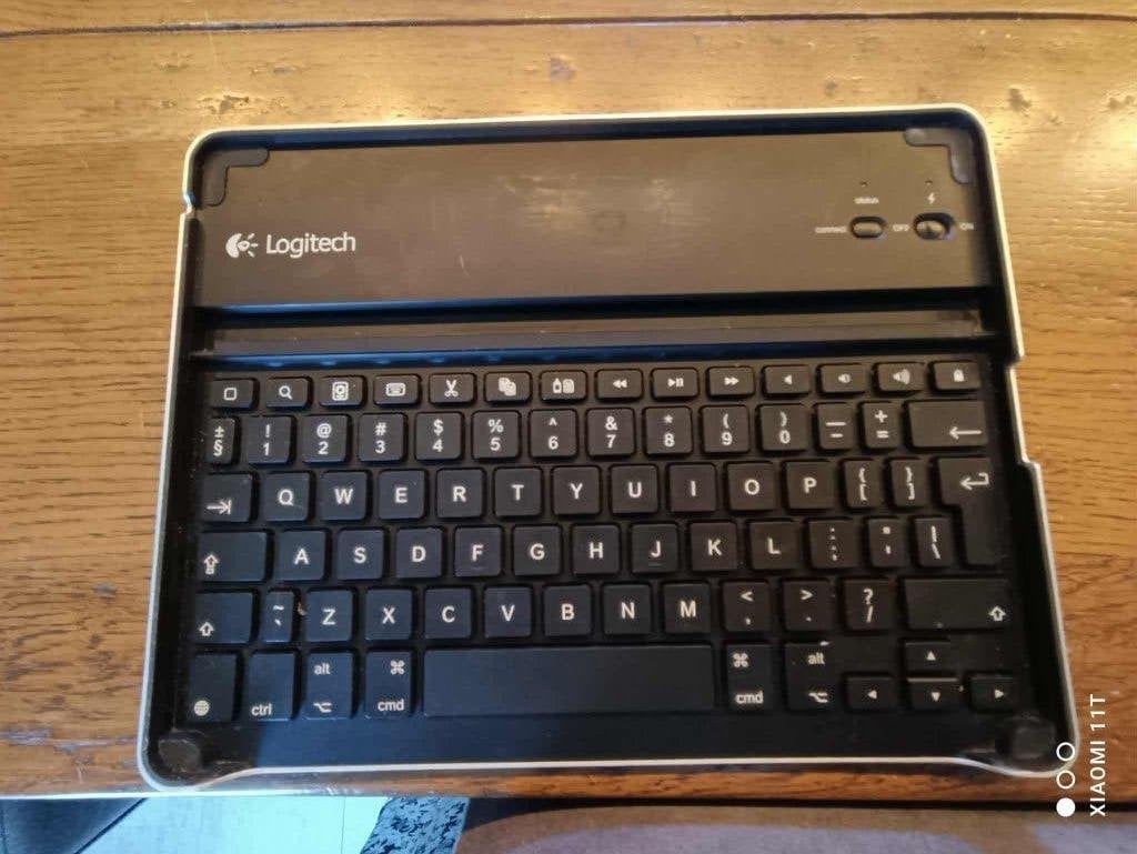 Logitech ZAGG bluetooth toetsenbord voor iPad, Ophalen of Verzenden, Gebruikt