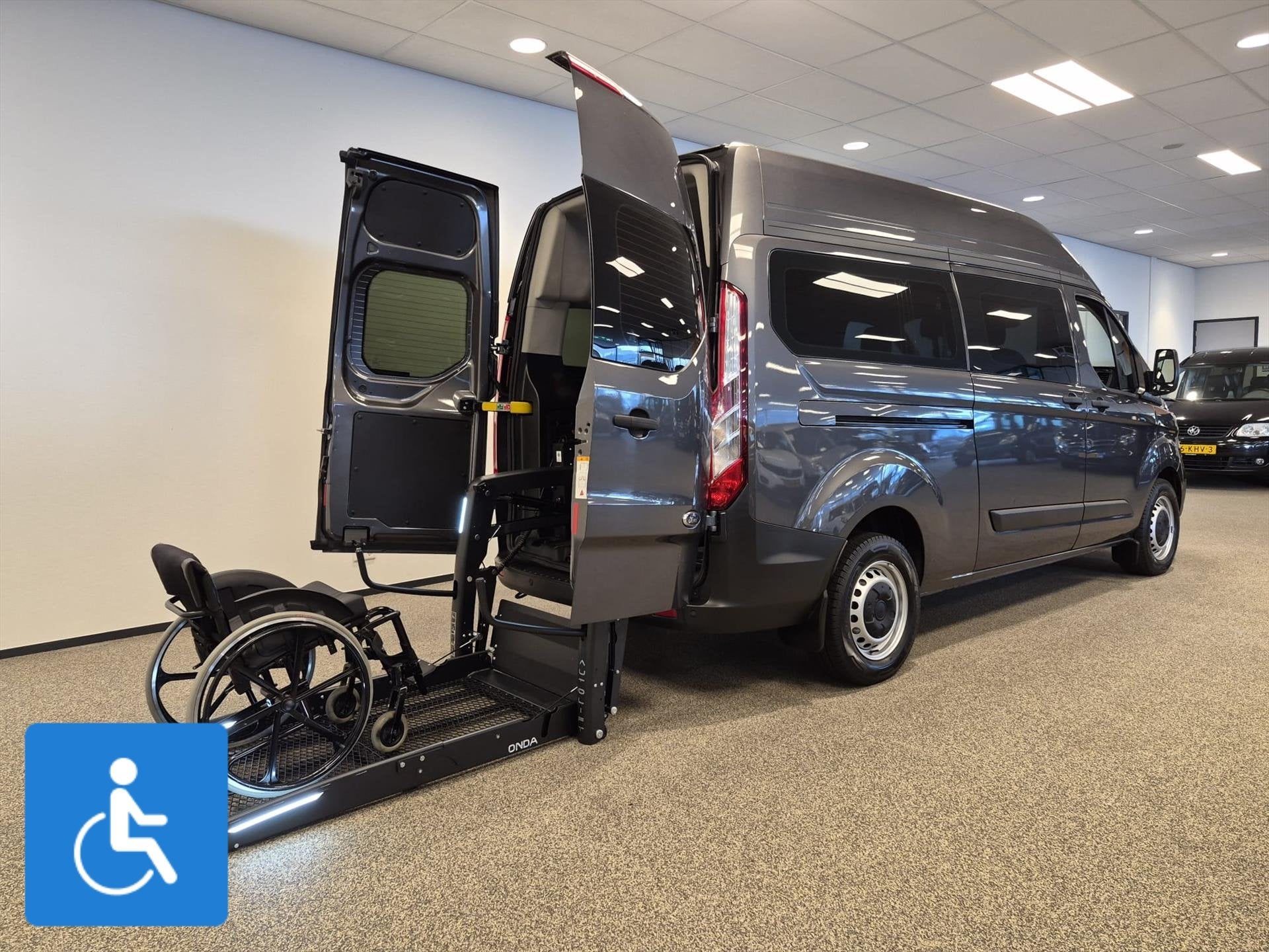 Ford Transit Custom L2H2 Rolstoelbus (extra airco achterin), Auto's, Elektrische ramen, 12 maanden, Stof, Zwart